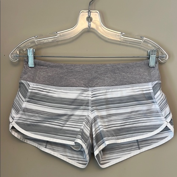Lululemon Run: Speed Short size 4 in Twisted Stripe Fossil / White - Picture 2 of 9